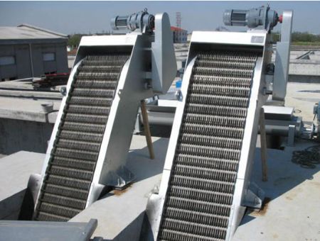 點(diǎn)擊查看詳細(xì)信息<br>標(biāo)題：機(jī)械格柵除污機(jī) 閱讀次數(shù)：3051